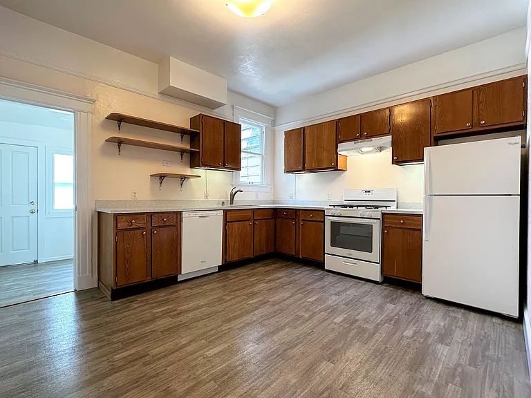 Top Floor 2 Bedroom Apartment for rent in Noe Valley! — Photo 2