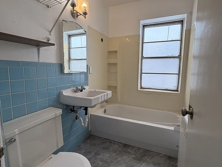 417 N Dixie Way #5 — Photo 1