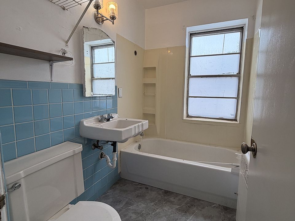 1st image of 417 N Dixie Way #5