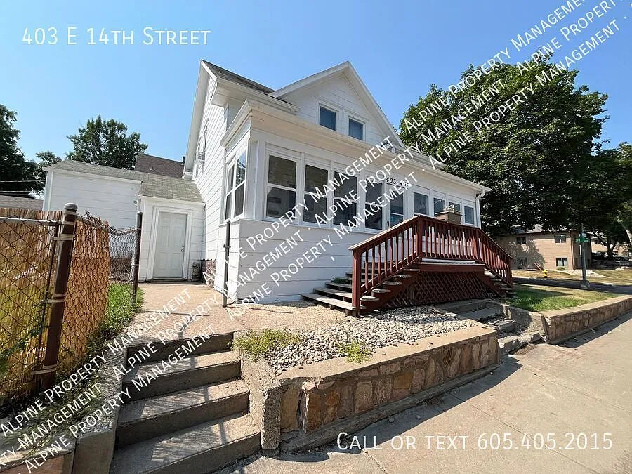 403 E 14th St