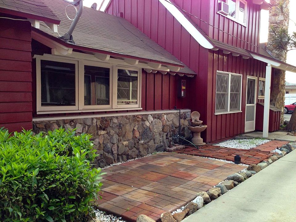 guest house front & patio