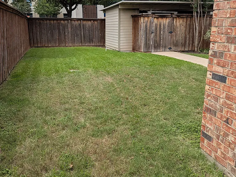 1421 Broadmoor Dr — Photo 6