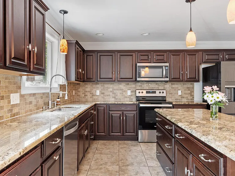 22 Valley Forge Cir — Photo 1