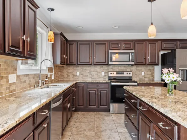 22 Valley Forge Cir, West Boylston, MA 01583
