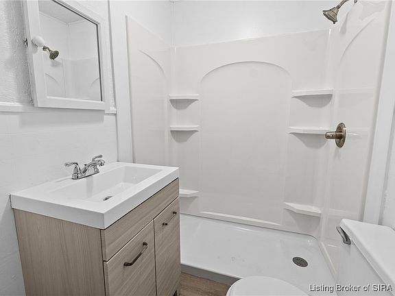 5th image of 703 Knob Hill Avenue
