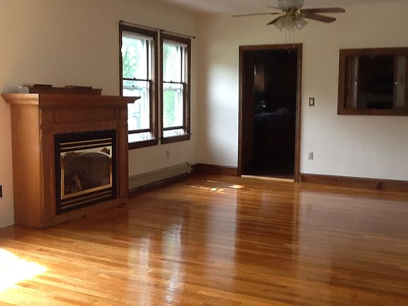 4th image of 97 Oak St