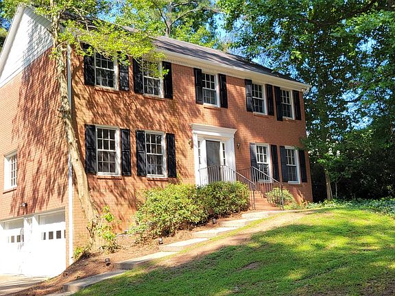 view of house with 2 car garage