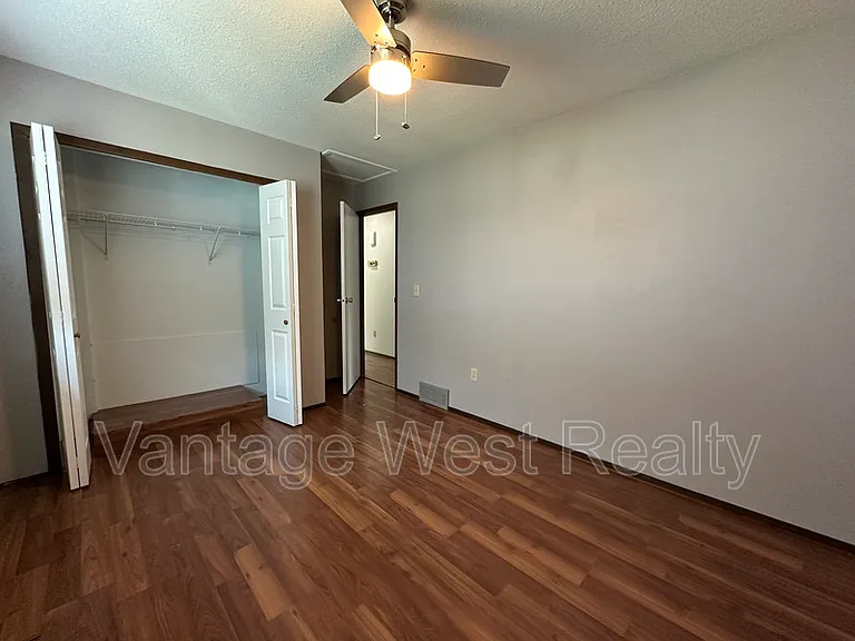 723A Stockwell Ave — Photo 15