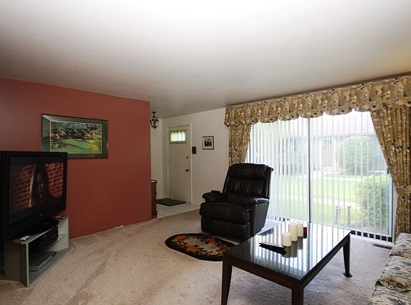 2nd image of 1305 Yarmouth Ct