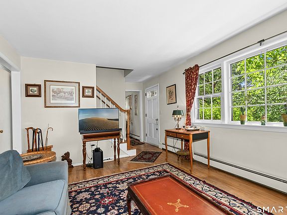 4th image of 8 Oakledge Circle