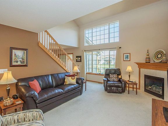 2nd image of 110 E Tartan Dr
