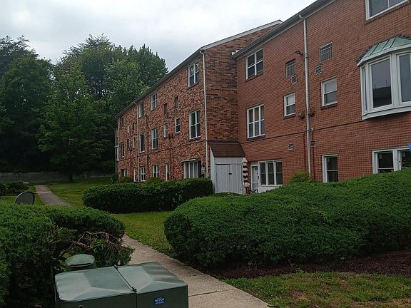 3rd image of 1825 Addison Rd S