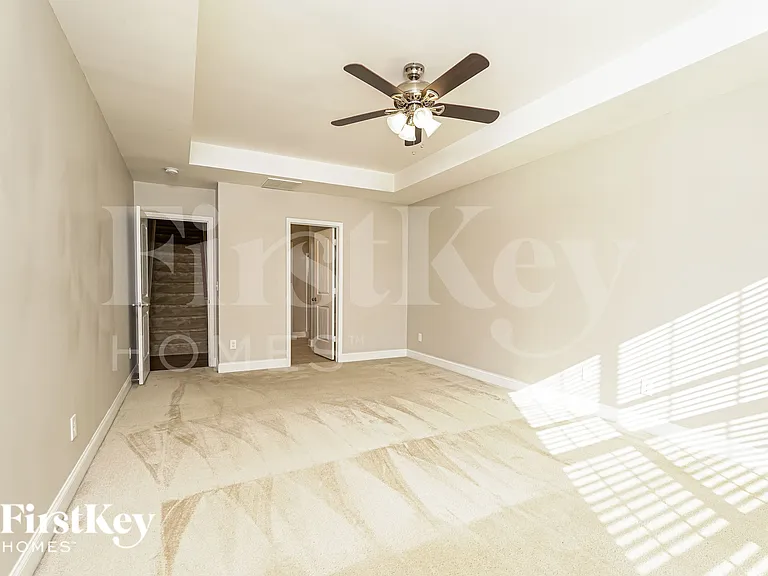 1643 Ashmead Ln — Photo 9