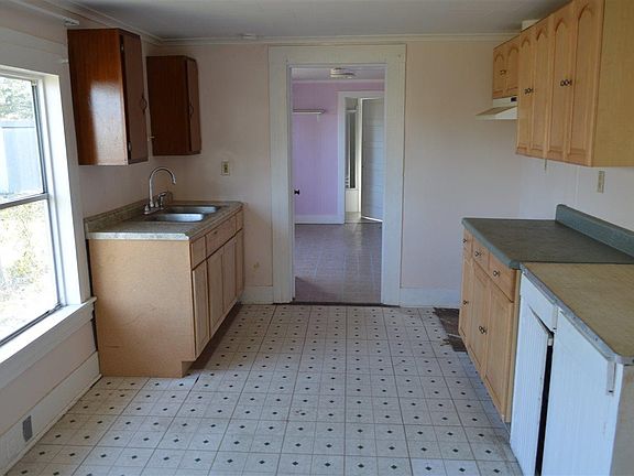 3rd image of 1907 W Gimble St
