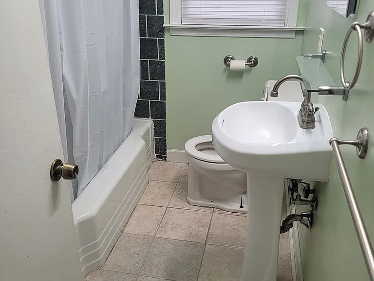 410 S Greensboro St — Photo 15