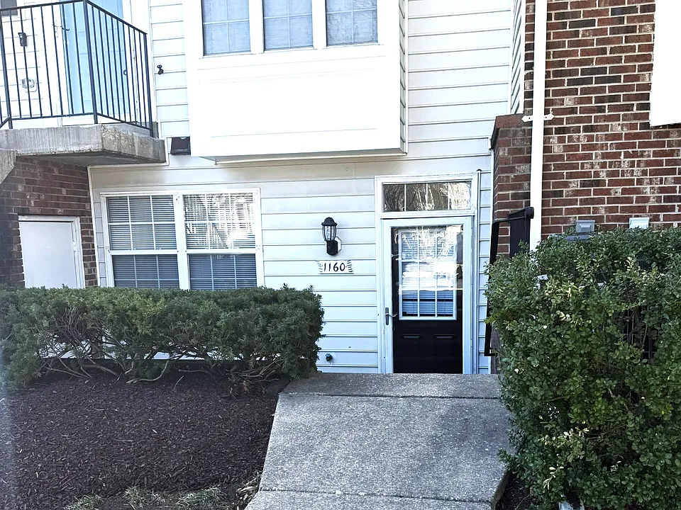 1160 Wickford Ct #10F