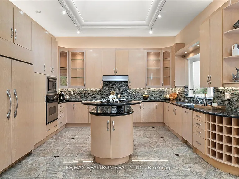 48 Arnold Ave — Photo 16