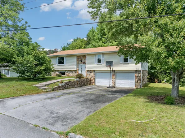 413 Sandalwood Dr, Hixson, TN 37343