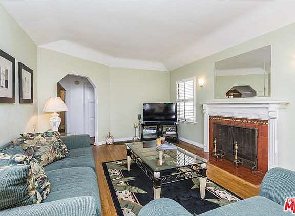 4th image of 204 W 64th Pl