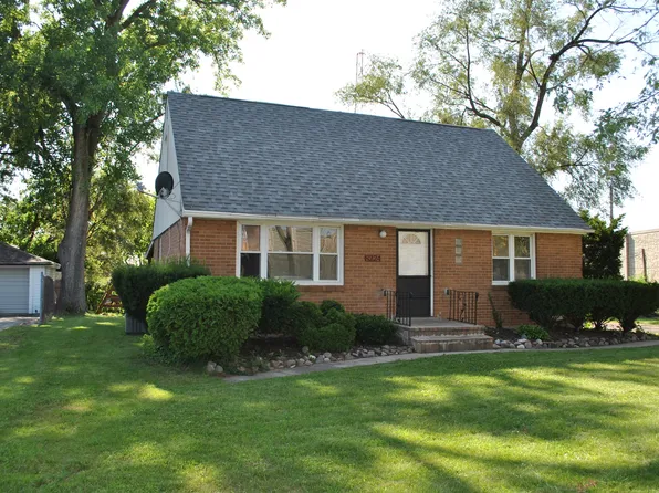 8224 S 85th Ave, Oak Lawn, IL 60458
