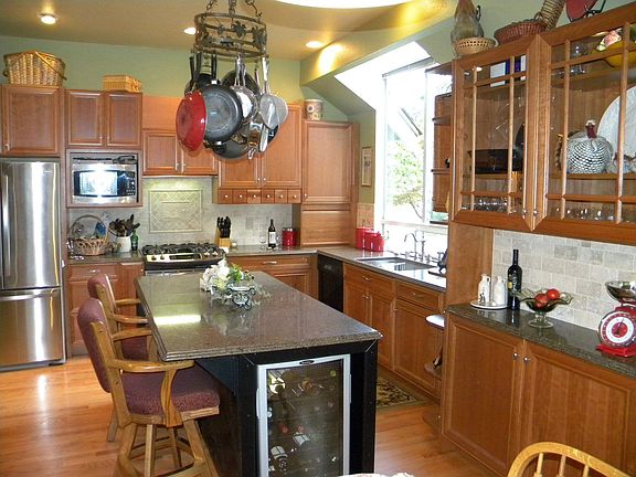 Fabulous Island Kitchen 
