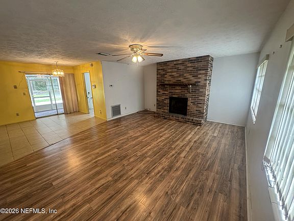 3rd image of 16165 NE 27TH Place