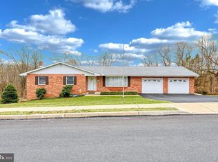 444 Arnold Ln, York, PA 17406