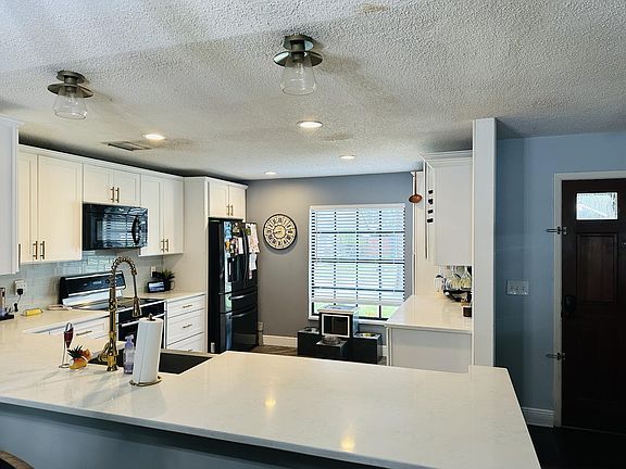 5th image of 15019 Redcliff Dr
