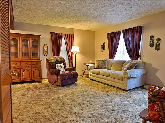 4th image of 7538 Balint Ave