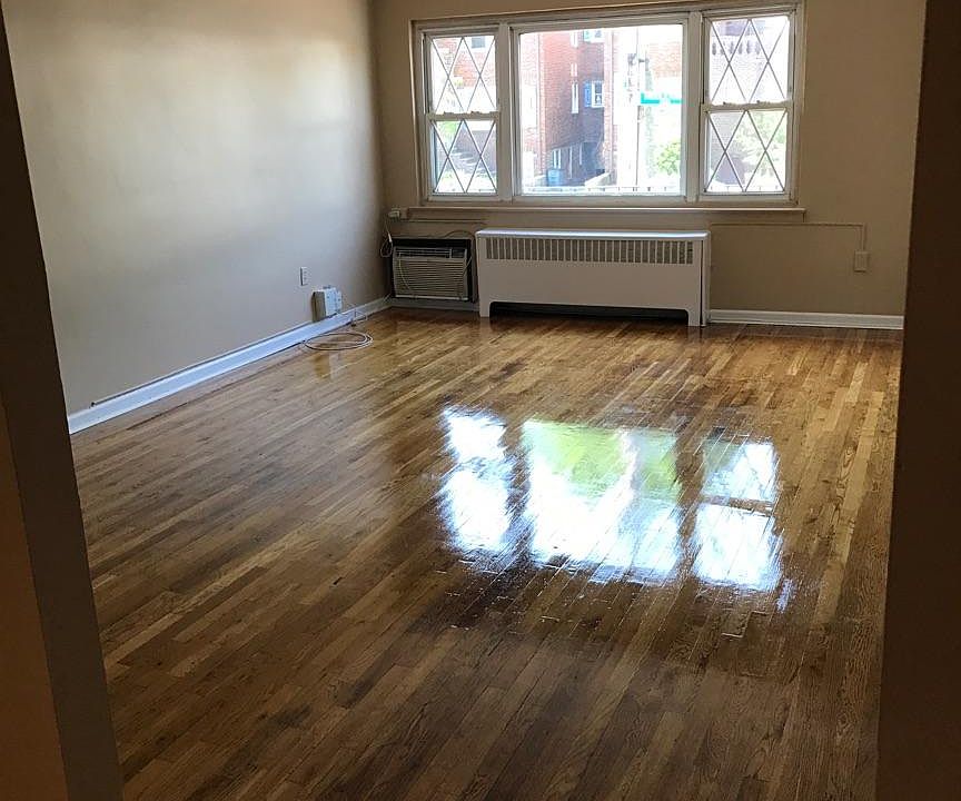 2nd image of 1624 Pilgrim Ave