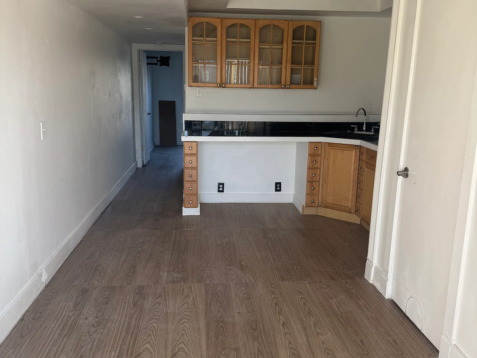 1 bed, 744 sqft, $1,234 — Photo 2