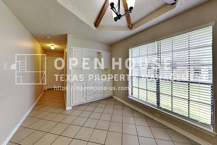 2304 Tamarisk Dr — Photo 7