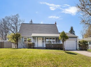 27 Madison St, Greenport, NY 11944