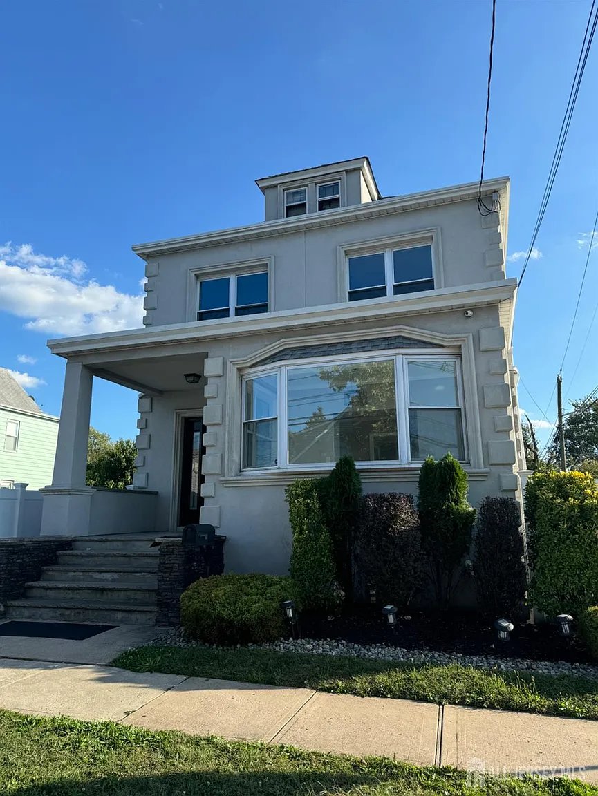 537 Harding Ave photo 1