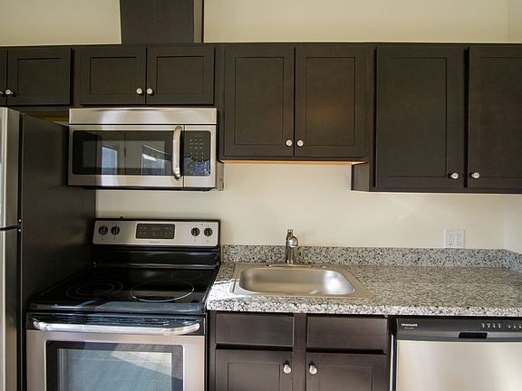 5th image of 5607 E Burnside St #5625-104