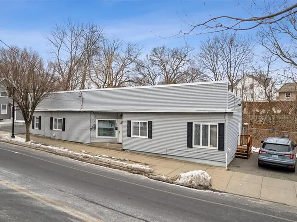 90 Hamlet Ave, Woonsocket, RI 02895