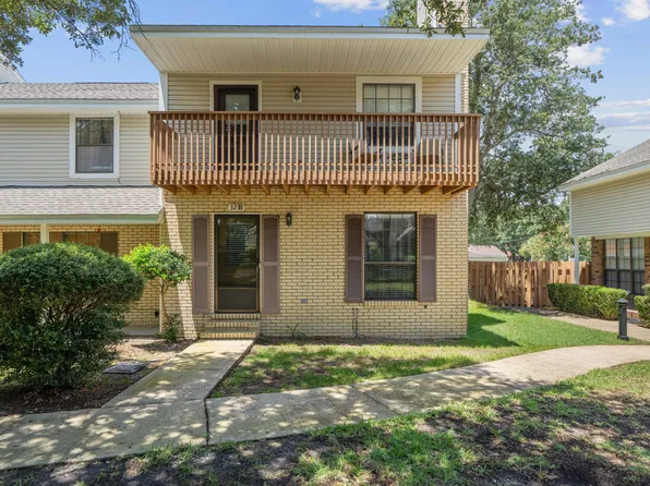 32 10th St APT B, Shalimar, FL 32579