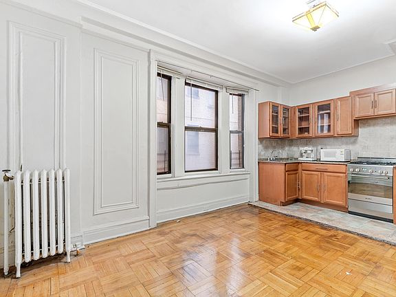 2nd image of 409 Edgecombe Ave #1DD