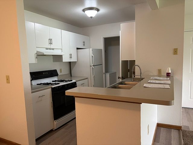 1st image of 4664 S Park Ln #4664