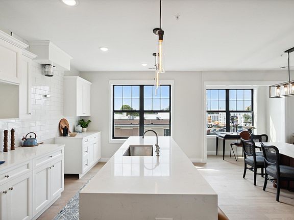 4th image of 1740 E South Bend Ave #403