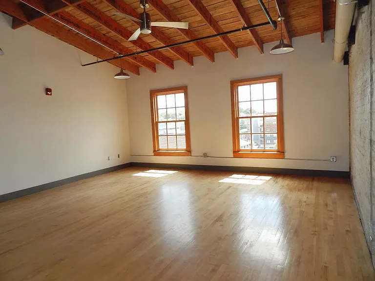 222 N Central St — Photo 27