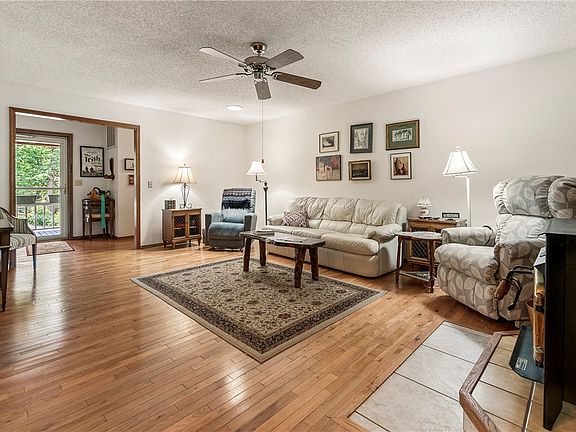 5th image of 4 Witney Ln