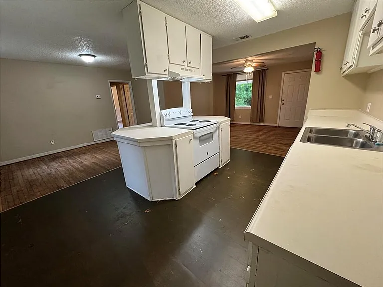 4670 Rosewood Dr — Photo 5