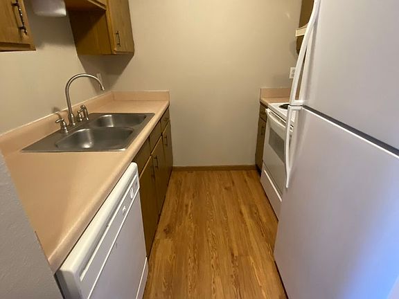 4th image of 1251 E Guinevere Ct #16