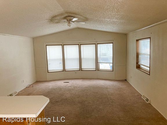 4th image of 615 S Market St #11930075