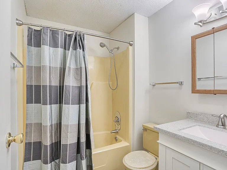 605 English Creek Ct — Photo 14
