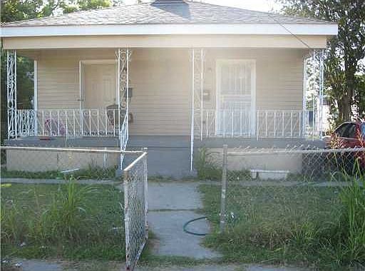 2nd image of 816 Gordon St