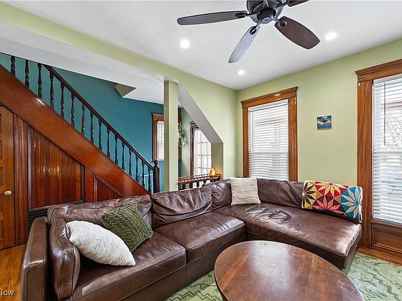 4th image of 1337 W 76th St