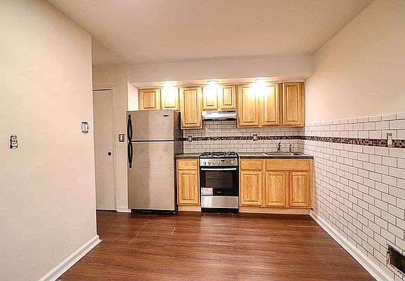 4th image of 1665 Bay Shore Ave #1