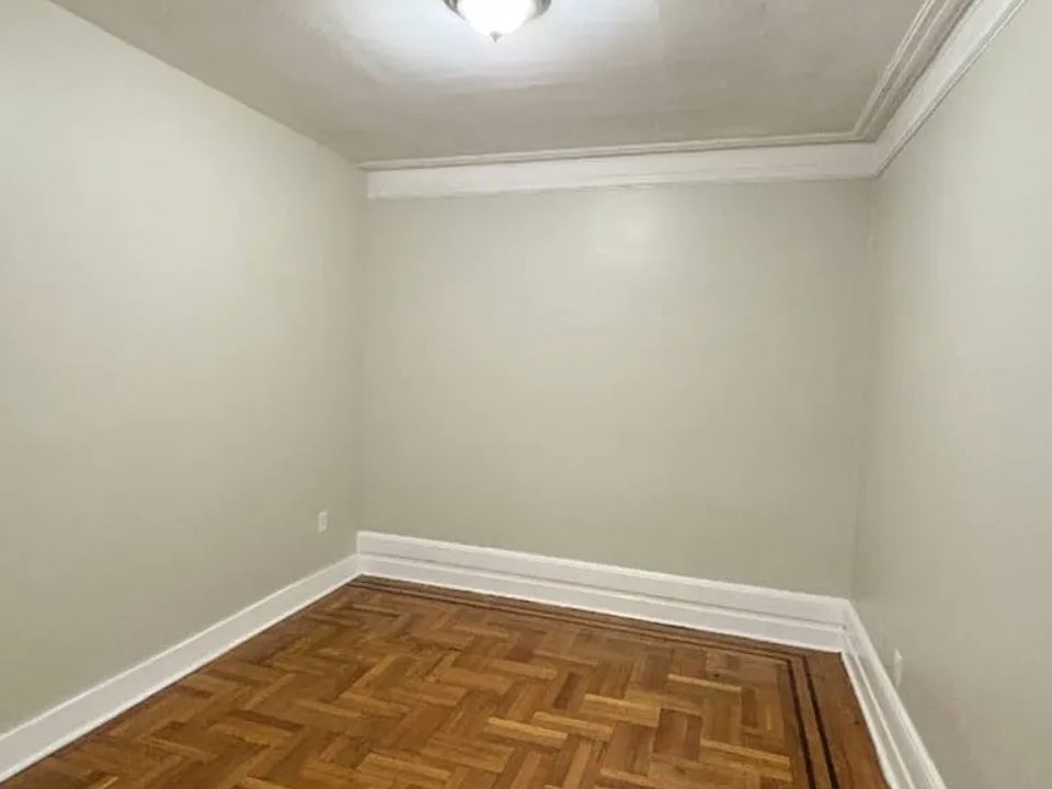 2nd image of 244-245 Roseville Ave #202